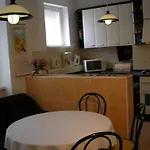 Grand 220m2 Old Town Apartment, 5br,2ba,2wc, Sleeps 15 * ברטיסלאבה