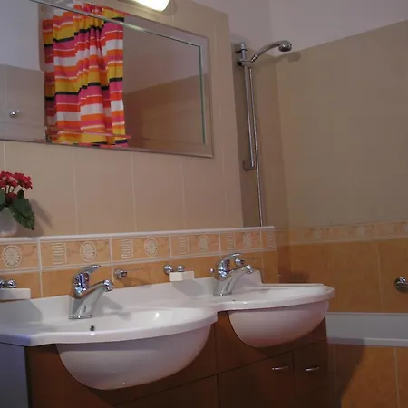 Grand 220M2 Old Town Apartment, 5Br,2Ba,2Wc, Sleeps Up To 15 * Bratislava