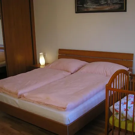 Grand 220M2 Old Town Apartment, 5Br,2Ba,2Wc, Sleeps Up To 15 Bratislava